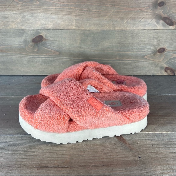 Ugg fuzz sugar terry cross Womens size 6 shoes pink slip on comfort slippers - Picture 1 of 8